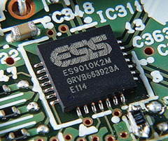 Exceptionally High Performance 32-bit D/A Converter